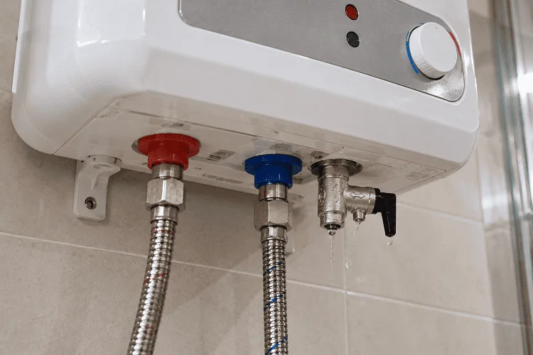 Bình nóng lạnh bị rò nước ở van 1 chiều