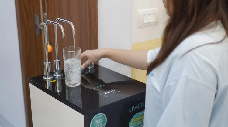Xả nước lần đầu trước khi sử dụng