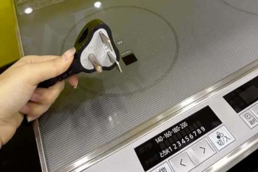 Mẹo tiết kiệm điện khi sử dụng bếp từ