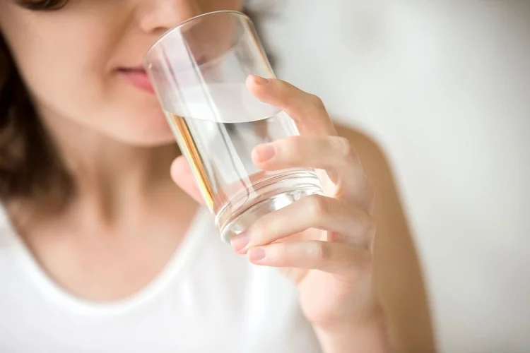 Nước là yếu tố thiết yếu giúp cơ thể hoạt động bình thường