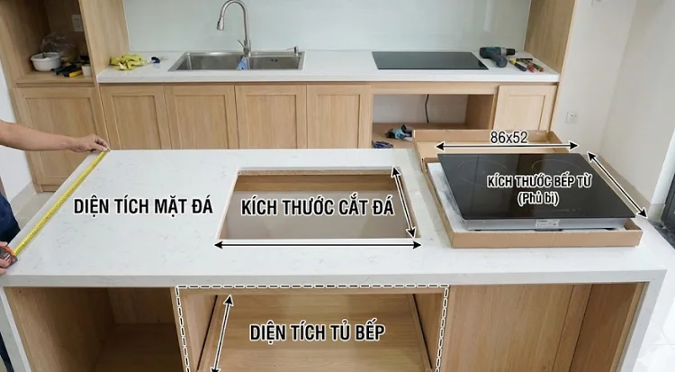 Diện tích mặt bếp và mặt đá ảnh hưởng đến việc chọn kích thước bếp từ