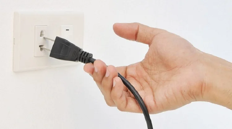 Kiểm tra nguồn điện của bếp từ