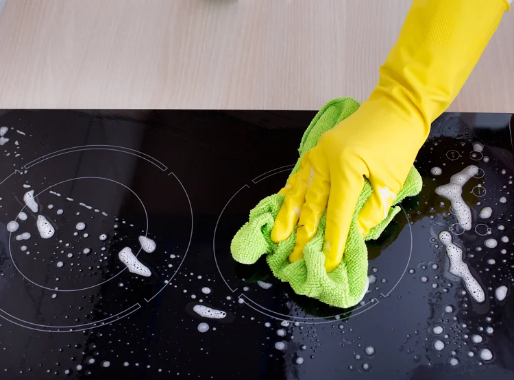 Làm sạch bếp từ đúng phương pháp